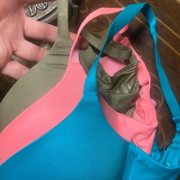 3 BRAS Barely worn, VICTORIA SECRET32-DD - Picture 11 of 11